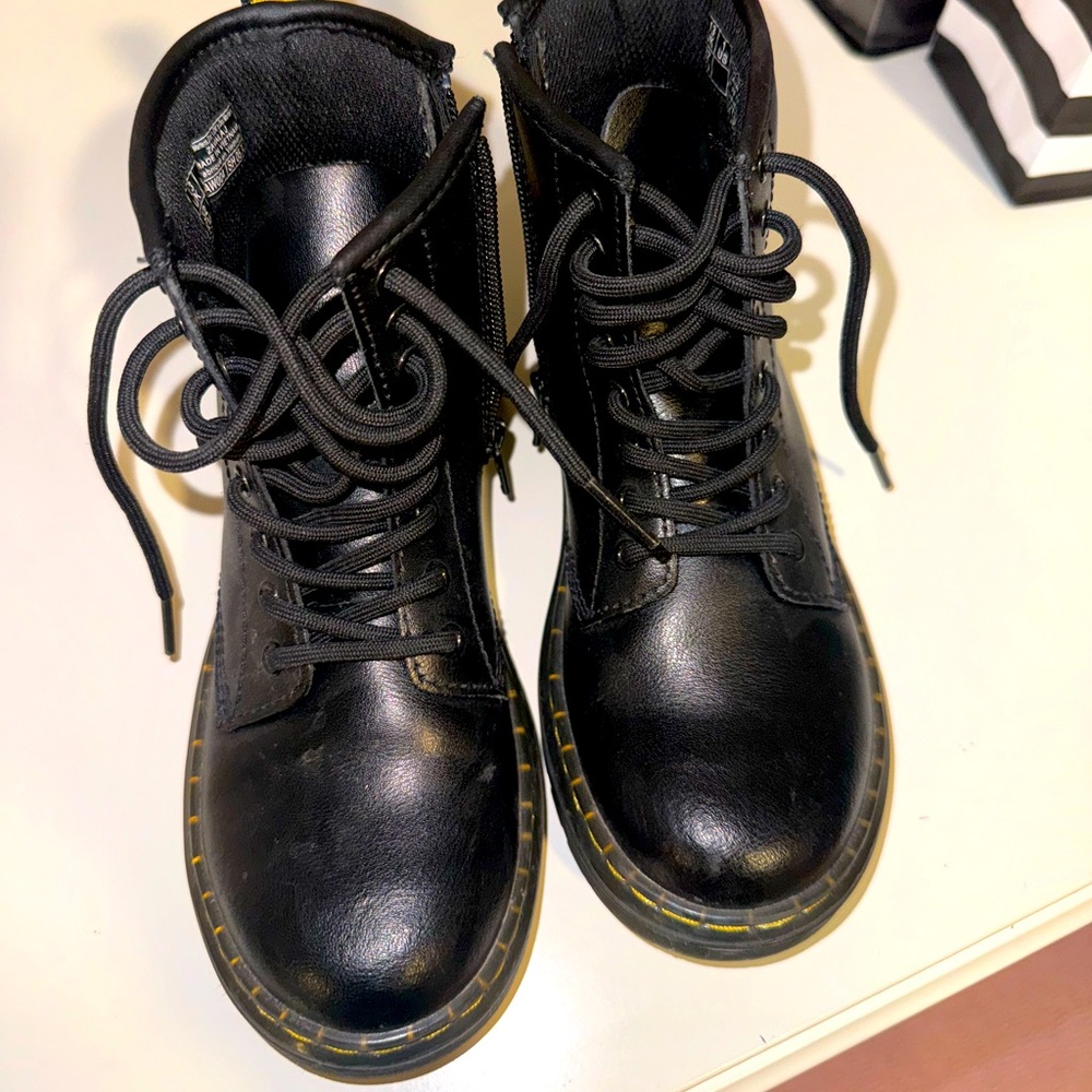 Kids boots